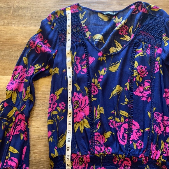 Express Bell-Sleeved Top - Picture 8 of 9